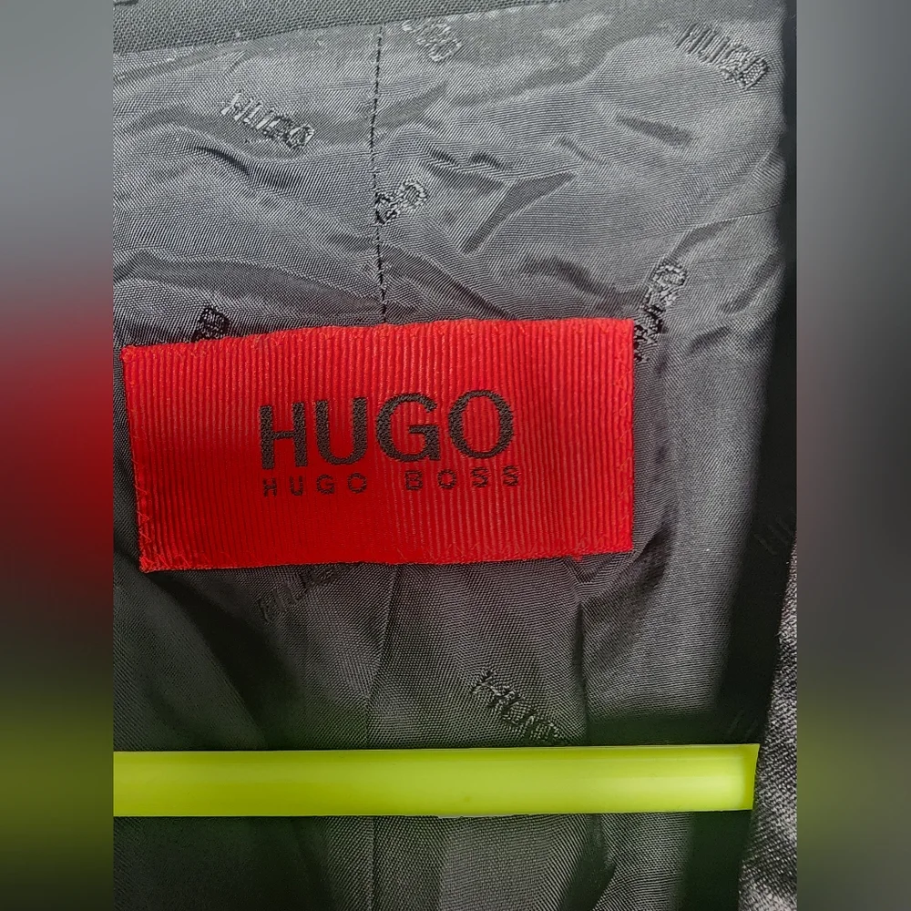 Hugo Boss, size 40‎ R, black